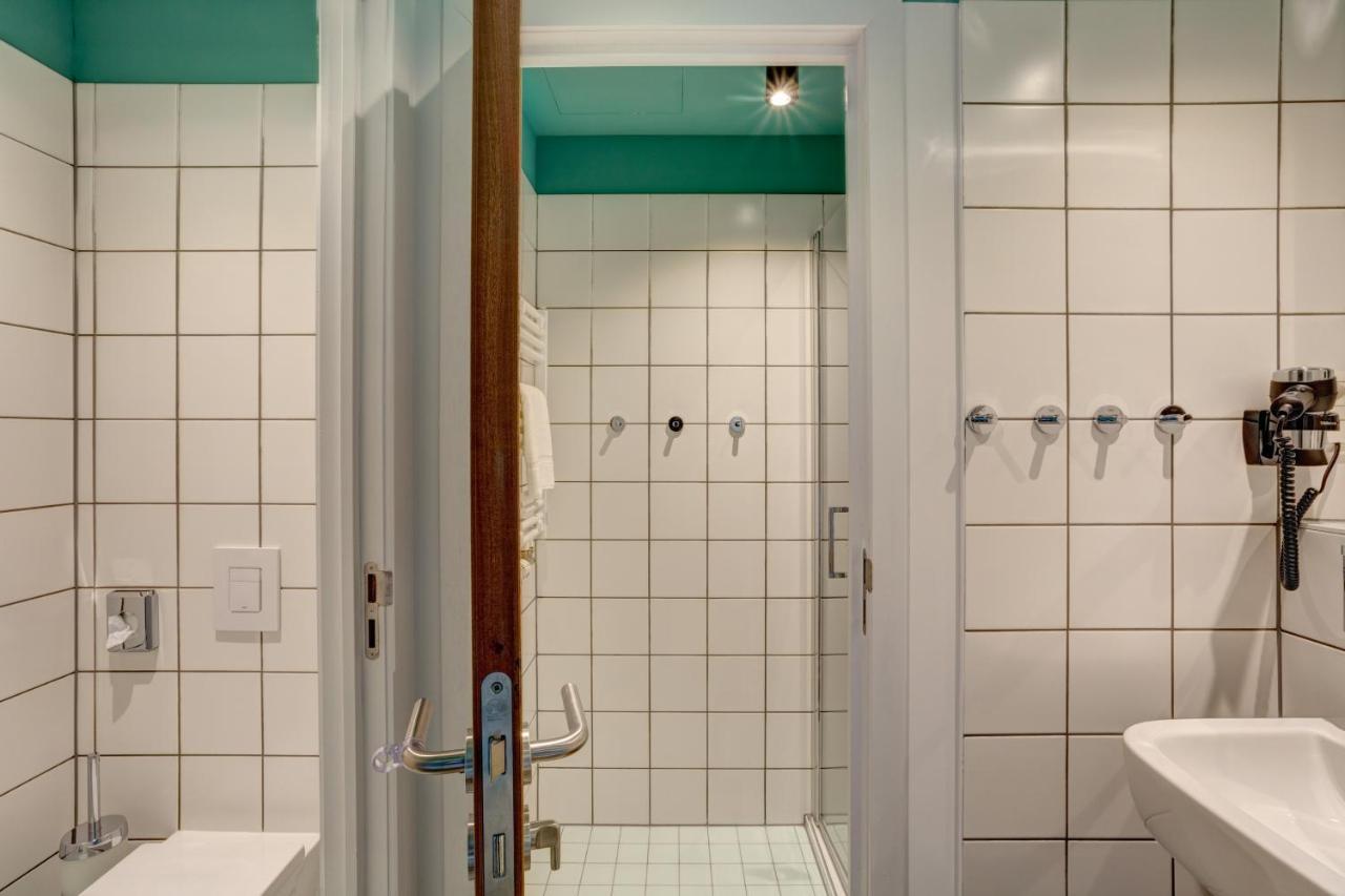 Meininger Hotel Bruxelles Gare Du Midi Saint-Gilles Ngoại thất bức ảnh