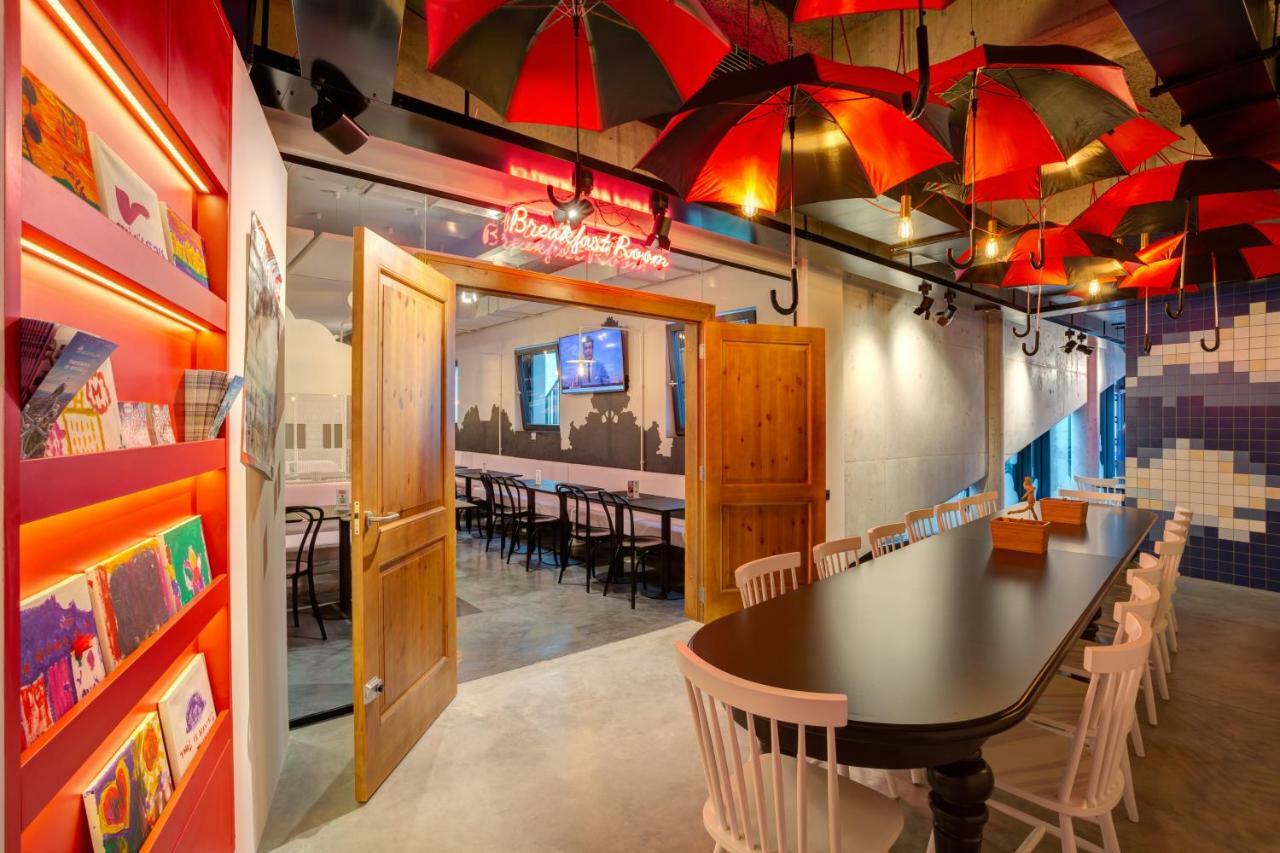 Meininger Hotel Bruxelles Gare Du Midi Saint-Gilles Ngoại thất bức ảnh